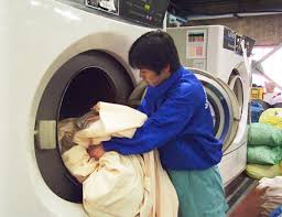 Sử dụng máy giặt công nghiệp hiệu quả bảo vệ quần áo của bạn